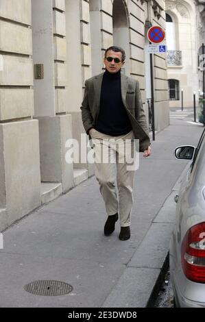 Le frère du Président français, François Sarkozy, qui arrive à la maternité 'la Muette' à Paris, France, le 4 janvier 2009, où le ministre français de la Justice, Rachida Dati, a donné naissance à une petite fille, le 2 janvier. Sa fille, Zohra, a été livrée prématurément 15 jours par césarienne dans une clinique de maternité à Paris. Photo par ABACAPRESS.COM Banque D'Images