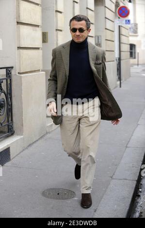 Le frère du Président français, François Sarkozy, qui arrive à la maternité 'la Muette' à Paris, France, le 4 janvier 2009, où le ministre français de la Justice, Rachida Dati, a donné naissance à une petite fille, le 2 janvier. Sa fille, Zohra, a été livrée prématurément 15 jours par césarienne dans une clinique de maternité à Paris. Photo par ABACAPRESS.COM Banque D'Images