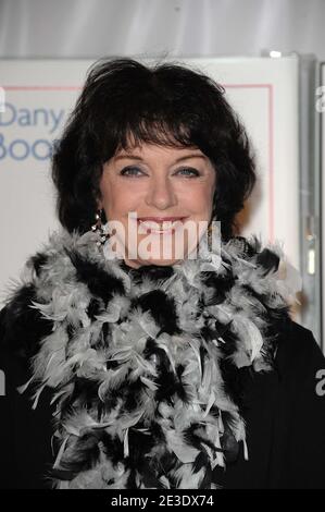 Anny Duperey, membre du casting, assiste à la première de « l'autre cote du lit » à l'UGC Bercy à Paris, France, le 6 janvier 2009. Photo de Thierry Orban/ABACAPRESS.COM Banque D'Images