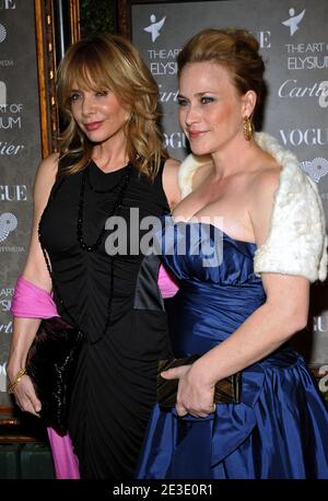 Rosanna Arquette (L) et Patricia Arquette arrivent pour le 2e Gala annuel du ciel de l'Art d'Elysium qui s'est tenu à Vibiana centre-ville de Los Angeles, CA, Etats-Unis le 10 janvier 2009. Photo de Lionel Hahn/ABACAPRESS.COM Banque D'Images