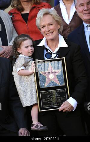 Glenn Close tient sa petite-fille Lucy Shaw, comme elle est honorée avec la 2-78e étoile sur le Hollywood Walk of Fame, à Los Angeles, CA, Etats-Unis le 12 janvier 2009. Photo de Lionel Hahn/ABACAPRESS.COM Banque D'Images