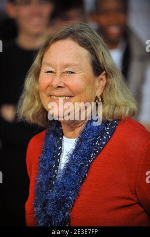 Joan Helbling, de Honolulu, un ancien professeur du président américain Barack Obama quand in était à l'école Punahou à Hawaï pendant la cérémonie d'inauguration du nouveau président américain Barack Obama à l'école américaine d'affaires à Paris, France, le 20 janvier 2009. Photo de Mousse/ABACAPRESS.COM Banque D'Images