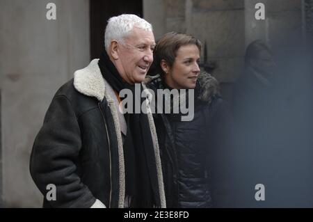 Stephane Collaro et sa compagnie tente l'exposition de Saint-Germain des presqu'une messe en hommage au chanteur Carlos a Paris le 21 janvier 2009. Photo Antoine Cau/ABACAPRESS.COM Banque D'Images