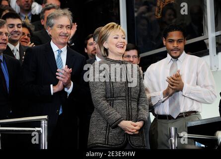 La secrétaire d'État Hillary Clinton est la bienvenue par les employés pour sa première journée au département d'État de Washington, DC., USA, le 22 janvier 2009. Photo par Olivier Douliery/ABACAPRESS.COM Banque D'Images