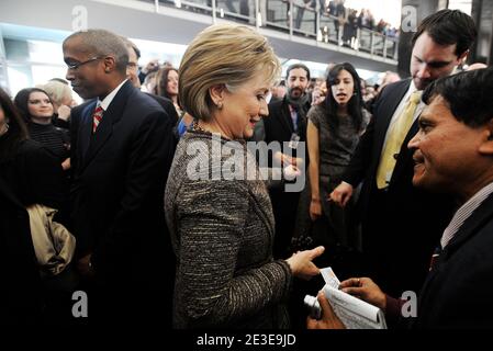 La secrétaire d'État Hillary Clinton est la bienvenue par les employés pour sa première journée au département d'État de Washington, DC., USA, le 22 janvier 2009. Photo par Olivier Douliery/ABACAPRESS.COM Banque D'Images