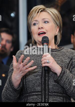 La secrétaire d'État Hillary Clinton est la bienvenue par les employés pour sa première journée au département d'État de Washington, DC., USA, le 22 janvier 2009. Photo par Olivier Douliery/ABACAPRESS.COM Banque D'Images