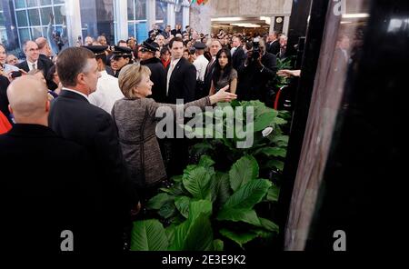 La secrétaire d'État Hillary Clinton est la bienvenue par les employés pour sa première journée au département d'État de Washington, DC., USA, le 22 janvier 2009. Photo par Olivier Douliery/ABACAPRESS.COM Banque D'Images
