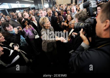 La secrétaire d'État Hillary Clinton est la bienvenue par les employés pour sa première journée au département d'État de Washington, DC., USA, le 22 janvier 2009. Photo par Olivier Douliery/ABACAPRESS.COM Banque D'Images