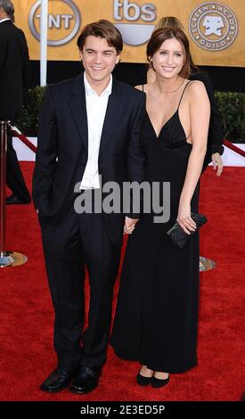 Emile Hirsch et Hope Tuck arrivent pour la 15e cérémonie annuelle des Screen Actors Guild Awards, qui s'est tenue à l'auditorium du Sanctuaire à Los Angeles, CA, États-Unis, le 25 janvier 2009. Photo de Lionel Hahn/ABACAPRESS.COM Banque D'Images