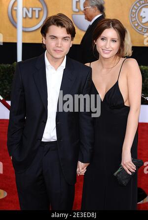 Emile Hirsch et Hope Tuck arrivent pour la 15e cérémonie annuelle des Screen Actors Guild Awards, qui s'est tenue à l'auditorium du Sanctuaire à Los Angeles, CA, États-Unis, le 25 janvier 2009. Photo de Lionel Hahn/ABACAPRESS.COM Banque D'Images