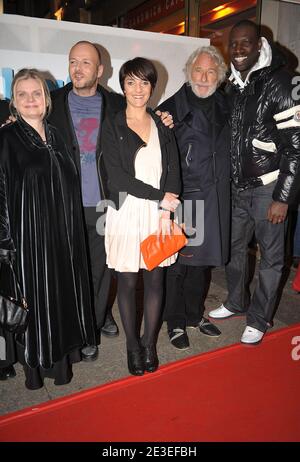 (De gauche à droite) Isabelle Nanty PEF, Florence Foresti, Pierre Richard et Omar Sy, assistant à la première du « Roi Guillaume », qui s'est tenue sur les champs-Elysées à Paris, en France, le 26 janvier 2009. Photo de Giancarlo Gorassini/ABACAPRESS.COM Banque D'Images