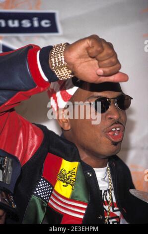 Luther 'Luke' Campbell et 2 MEMBRES D'ÉQUIPE EN DIRECT aux MTV Video Music Awards 1990 crédit: Ralph Dominguez/MediaPunch Banque D'Images