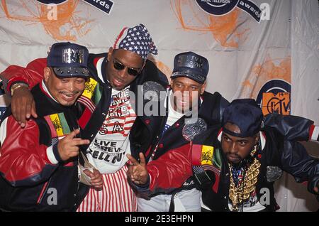 Luther 'Luke' Campbell et 2 MEMBRES D'ÉQUIPE EN DIRECT aux MTV Video Music Awards 1990 crédit: Ralph Dominguez/MediaPunch Banque D'Images