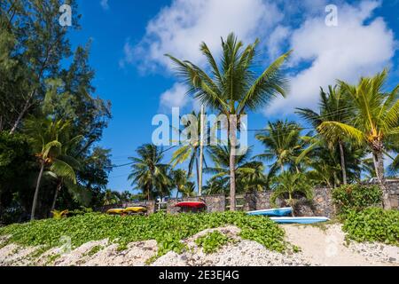 Kayaks sur la plage - Maurice Banque D'Images