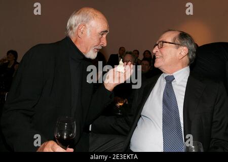 Sean Connery et Sidney Lumet s'éveraient après l'attribution du directeur à la Légion d'honneur, lors d'une cérémonie qui s'est tenue au Consulat de France à New York, NY, USA, le 29 janvier 2009. Photo par Aton Pak/ABACAPRESS.COM Banque D'Images