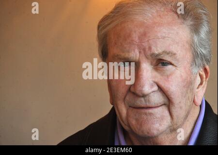 EXCLUSIF. L'acteur français Pierre Mondy pose lors du 16ème Festival du film 'Fantastics' Arts à Gerardmer, France, le 31 janvier 2009. Photo de Giancarlo Gorassini/ABACAPRESS.COM Banque D'Images