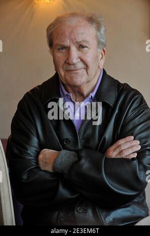 EXCLUSIF. L'acteur français Pierre Mondy pose lors du 16ème Festival du film 'Fantastics' Arts à Gerardmer, France, le 31 janvier 2009. Photo de Giancarlo Gorassini/ABACAPRESS.COM Banque D'Images