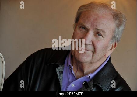 EXCLUSIF. L'acteur français Pierre Mondy pose lors du 16ème Festival du film 'Fantastics' Arts à Gerardmer, France, le 31 janvier 2009. Photo de Giancarlo Gorassini/ABACAPRESS.COM Banque D'Images