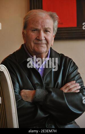 EXCLUSIF. L'acteur français Pierre Mondy pose lors du 16ème Festival du film 'Fantastics' Arts à Gerardmer, France, le 31 janvier 2009. Photo de Giancarlo Gorassini/ABACAPRESS.COM Banque D'Images