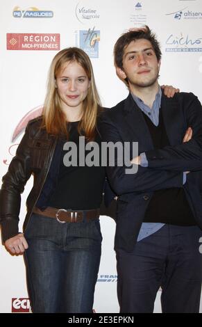 CAPUCINE Delaby et Esteban Carvajal pose pour le film 'un souvenir' lors de l'ouverture du 11eme Festival International de la création Televiselle de Luchon le 4 fevrier 2009. Photo de Patrick Bernard/ABACAPRESS.COM Banque D'Images
