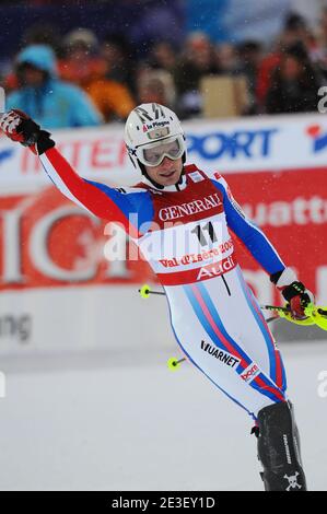 Julien Lizeroux célèbre après sa médaille d'argent l'événement Super combiné masculin qui s'est tenu aux Championnats du monde de ski sur le parcours face de Solaise à Val d'Isère, Alpes françaises, France le 9 février 2009 . Photo de Thierry Orban/ABACAPRESS.COM Banque D'Images