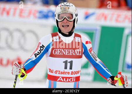 Julien Lizeroux célèbre après sa médaille d'argent l'événement Super combiné masculin qui s'est tenu aux Championnats du monde de ski sur le parcours face de Solaise à Val d'Isère, Alpes françaises, France le 9 février 2009 . Photo de Thierry Orban/ABACAPRESS.COM Banque D'Images