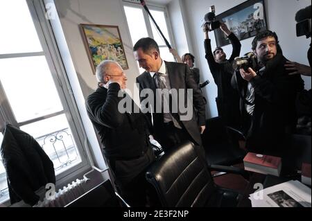 Les avocats français Pascal Garbarini, Gilles Simeoni et Antoine Solacaro, qui représentent Yvan Colonna, assistent à une conférence de presse à Paris le 14 février 2009. Le procès spécial de Colonna, un berger reconnu coupable du meurtre de Claude Erignac, le plus haut représentant du gouvernement français en Corse en 1998, a débuté le 9 février 2009. Photo de Mousse/ABACAPRESS.COM Banque D'Images