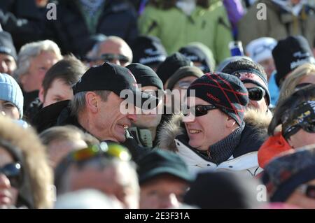Jean-Claude Killy et le Prince Albert II de Monaco assistent à la 1ère course de slalom masculin aux Championnats du monde de ski sur le parcours face de Bellevarde à Val d'Isère, Alpes françaises, France, le 15 février 2009. Photo de Nicolas Gouhier/Cameleon/ABACAPRESS.COM Banque D'Images