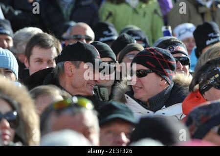 Jean-Claude Killy et le Prince Albert II de Monaco assistent à la 1ère course de slalom masculin aux Championnats du monde de ski sur le parcours face de Bellevarde à Val d'Isère, Alpes françaises, France, le 15 février 2009. Photo de Nicolas Gouhier/Cameleon/ABACAPRESS.COM Banque D'Images