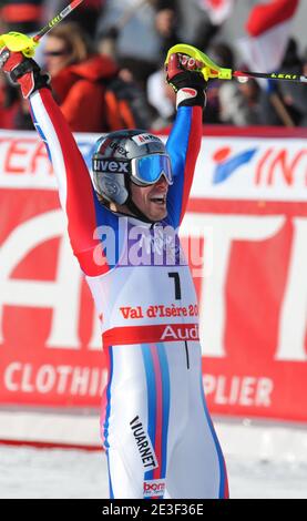 Le 15 février 2009, Julien Lizeroux célèbre sa médaille d'argent lors du slalom masculin aux Championnats du monde de ski alpin à Val d'Isère, en France. Photo de Nicolas Gouhier/Cameleon/ABACAPRESS.COM Banque D'Images