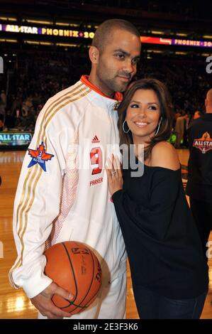 Tony Parker de San Antonio Spurs et sa femme Eva Longoria Parker lors du match All-Star de la NBA 2009 qui s'est tenu au US Airways Center de Phoenix, Arizona, États-Unis, le 15 février 2009. Photo par ABACAPRESS.COM Banque D'Images