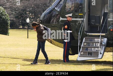 Malia Obama arrive sur Marine One sur la pelouse sud de la Maison Blanche à Washington, DC, Etats-Unis le 16 février 2009. Photo par Olivier Douliery/ABACAPRESS.COM Banque D'Images