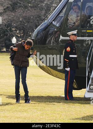 Malia Obama arrive sur Marine One sur la pelouse sud de la Maison Blanche à Washington, DC, Etats-Unis le 16 février 2009. Photo par Olivier Douliery/ABACAPRESS.COM Banque D'Images