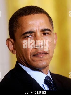 LE président AMÉRICAIN Barack Obama s'exprime à l'ouverture du Sommet sur la responsabilité fiscale qu'il accueille dans la salle est de la Maison Blanche à Washington, DC, USA le 23 février 2009. Photo par Olivier Douliery/ABACAPRESS.COM Banque D'Images