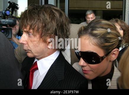 Sep 26, 2007 - Los Angeles, CA, USA - Phil Spector quitte son procès pour meurtre après un procès était delclared avec le jury dans l'impasse. Il a été accusé du meurtre de l'actrice Lana Clarkson à son domicile d'Alhambra. Image Crédit : © Jonathan Alcorn/ZUMA Press. © Copyright 2007 by Jonathan Alcorn Banque D'Images