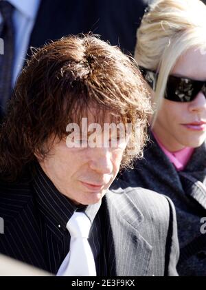 Los Angeles, Californie, États-Unis. 29 mai 2009. Le producteur de musique PHIL SPECTOR a été condamné à 19 ans de prison à vie pour le meurtre de l'actrice Lana Clarkson. Un juge de Los Angeles a condamné vendredi Spector à 15 ans à vie pour meurtre au deuxième degré et à quatre ans pour usage personnel d'une arme à feu. Le juge ordonne également des remboursements. Le producteur de musique de 69 ans a assidûment pris la parole devant le juge. Spector a été reconnu coupable de meurtre au deuxième degré en avril à la suite de la mort par balle de Clarkson en 2003. PHOTO : 29 octobre 2008 - Los Angeles, Californie, États-Unis - The Banque D'Images