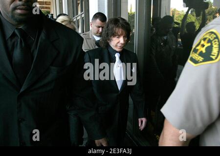 Oct 29, 2008 - Los Angeles, Californie, USA - Phil Spector arrive pour les déclarations d'ouverture de son procès pour l'actrice de House of Blues hôtesse VIP à Lana Clarkson son hôtel particulier de l'Alhambra en février 2003. (Crédit Image : © Jonathan Alcorn/ZUMA Press) Banque D'Images