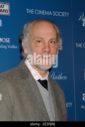 John Malkovich assiste à la projection du Grand Buck Howard, organisé par la Cinema Society et Brooks Brothers, qui s'est tenu au Tribeca Grand Hotel, New York City, NY, USA, le 10 mars 2009. Photo par Graylock/ABACAPRESS.COM Banque D'Images