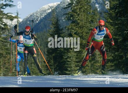 Magdelena Neuner, d'Allemagne (front L.), Tora Berger, de Norvège (R.) et Svetlana Sleptsova, de Russie (back), skient sur un parcours de 15 km de biathlon féminin lors des épreuves de la coupe du monde de l'IBU de l'Université E.on Ruhrgas au parc olympique de Whistler, près de Vancouver, C.-B., Canada, le 11 mars 2009. Neuner a terminé quatrième, Berger septième et Sleptsova 25e. Photo de Heinz Ruckemann/Cameleon/ABACAPRESS.COM Banque D'Images