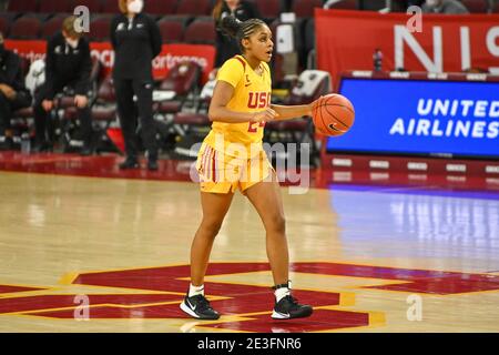 Des chevaux de Troie de la Californie du Sud protègent Desiree Caldwell (24) lors d’un match de basket-ball féminin de la NCAA contre les Washington State Cougars, le vendredi 15 janvier, Banque D'Images