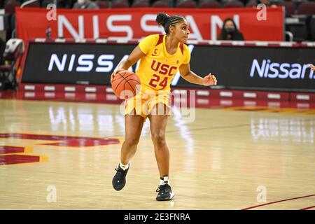 Des chevaux de Troie de la Californie du Sud protègent Desiree Caldwell (24) lors d’un match de basket-ball féminin de la NCAA contre les Washington State Cougars, le vendredi 15 janvier, Banque D'Images