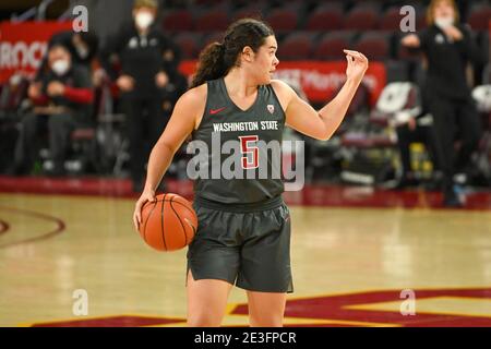 Les Cougars de l'État de Washington gardent Charlisse Leger-Walker (5) lors d'un match de basket-ball féminin de la NCAA contre les chevaux de Troie de la Californie du Sud, vendredi, janvier Banque D'Images