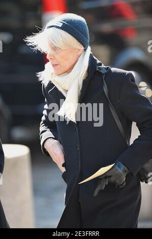 Françoise Hardy arrive à la cérémonie funéraire du chanteur français Alain Bashung, tenue à l'église Saint-Germain-des-Prés à Paris, France, le 20 mars 2009. Photo de Gouhier-Mousse-Nebinger/ABACAPRESS.COM Banque D'Images