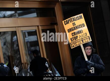 Les manifestants se rassemblent pour organiser une manifestation d'urgence devant les bureaux d'AIG contre les primes d'AIG à Washington, DC, USA le 20 mars 2009. Photo par Olivier Douliery/ABACAPRESS.COM Banque D'Images