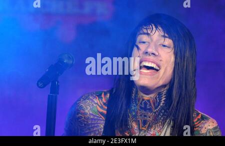 Trace Cyrus des États-Unis et de la station de métro de groupe se produit en direct au salon de Paris, France, le 24 mars 2009. Photo par ABACAPRESS.COM Banque D'Images