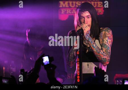 Trace Cyrus des États-Unis et de la station de métro de groupe se produit en direct au salon de Paris, France, le 24 mars 2009. Photo par ABACAPRESS.COM Banque D'Images