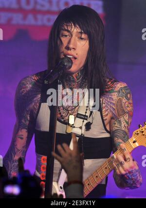 Trace Cyrus des États-Unis et de la station de métro de groupe se produit en direct au salon de Paris, France, le 24 mars 2009. Photo par ABACAPRESS.COM Banque D'Images