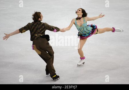 Nathalie Pechalat et Fabian Bourzat de France se déroulent lors de l'événement danse libre sur glace des Championnats du monde de patinage artistique 2009 qui s'est tenu au Staples Center de Los Angeles le 27 mars 2009. Photo de Lionel Hahn/ABACAPRESS.COM Banque D'Images