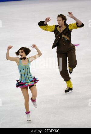 Nathalie Pechalat et Fabian Bourzat de France se déroulent lors de l'événement danse libre sur glace des Championnats du monde de patinage artistique 2009 qui s'est tenu au Staples Center de Los Angeles le 27 mars 2009. Photo de Lionel Hahn/ABACAPRESS.COM Banque D'Images