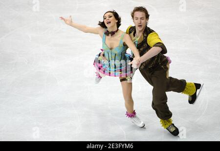Nathalie Pechalat et Fabian Bourzat de France se déroulent lors de l'événement danse libre sur glace des Championnats du monde de patinage artistique 2009 qui s'est tenu au Staples Center de Los Angeles le 27 mars 2009. Photo de Lionel Hahn/ABACAPRESS.COM Banque D'Images